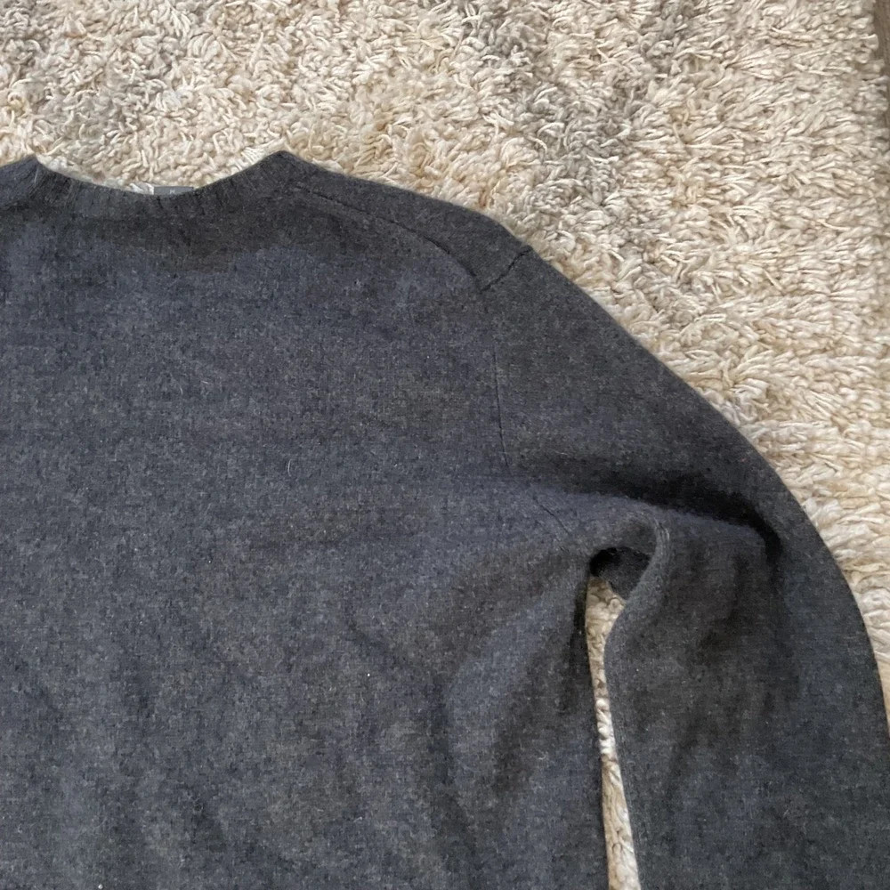 Banana Republic Cashmere Sweater Mens Medium Charcoal Grey V-Neck Long‎ Sleeve